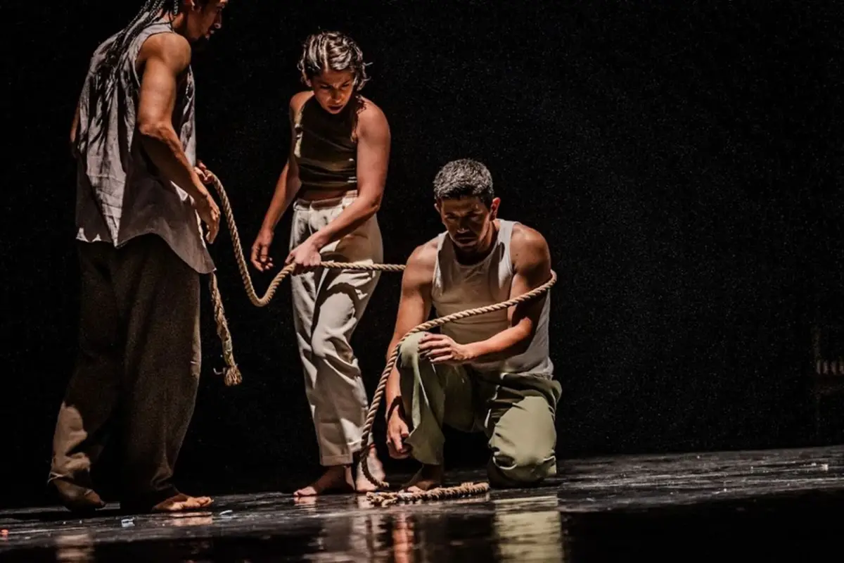 EN EL TEATRO ALBERDI. “Cuerda” juega con un elemento que contiene una importante carga simbólica.