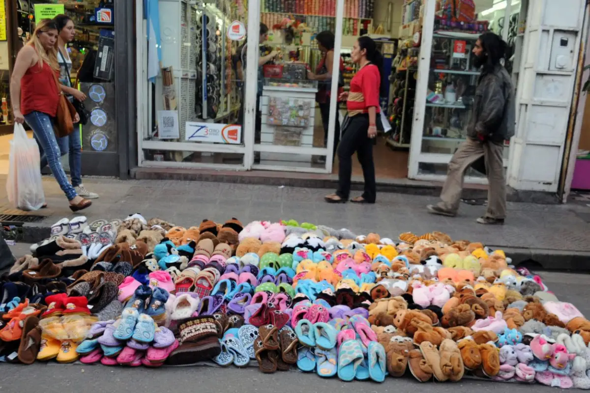 EN LA VÍA PÚBLICA. La jefa municipal habló de la venta informal. la gaceta / archivo