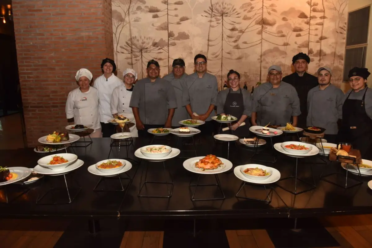 EL EQUIPO CREATIVO. En Mora Restó, el espacio gastronómico del hotel Sheraton, la cocina se entiende como el resultado de un trabajo en equipo. la gaceta / fotos de osvaldo ripoll