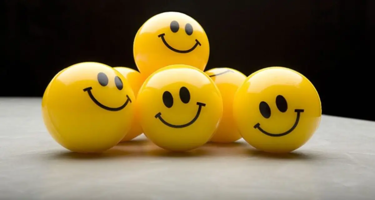 La Inteligencia Artificial reveló la “fórmula de la felicidad”: cuatro pilares clave y un enemigo silencioso