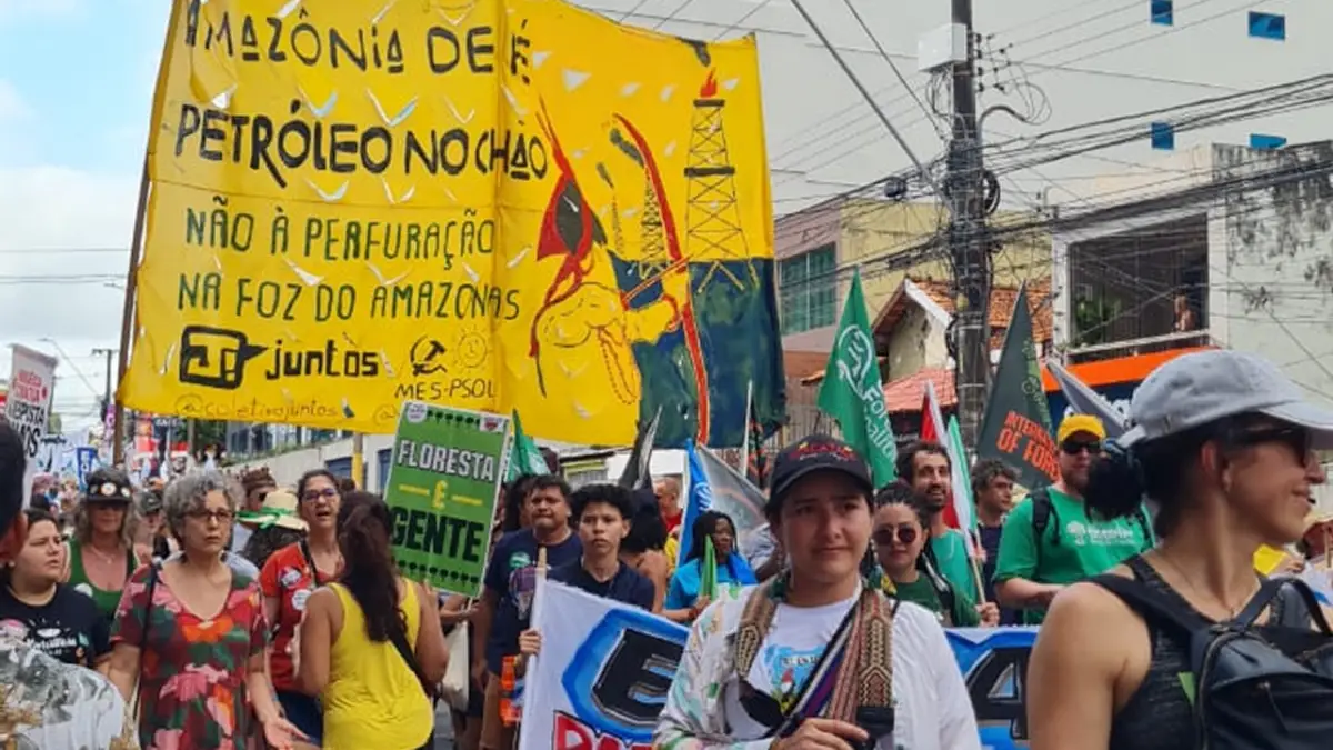 FUERA DEL PREDIO. Representantes indígenas denunciaron contradicciones del gobierno brasileño en plena cumbre climática. / CORTESÍA AGUSTINA TARCAYA