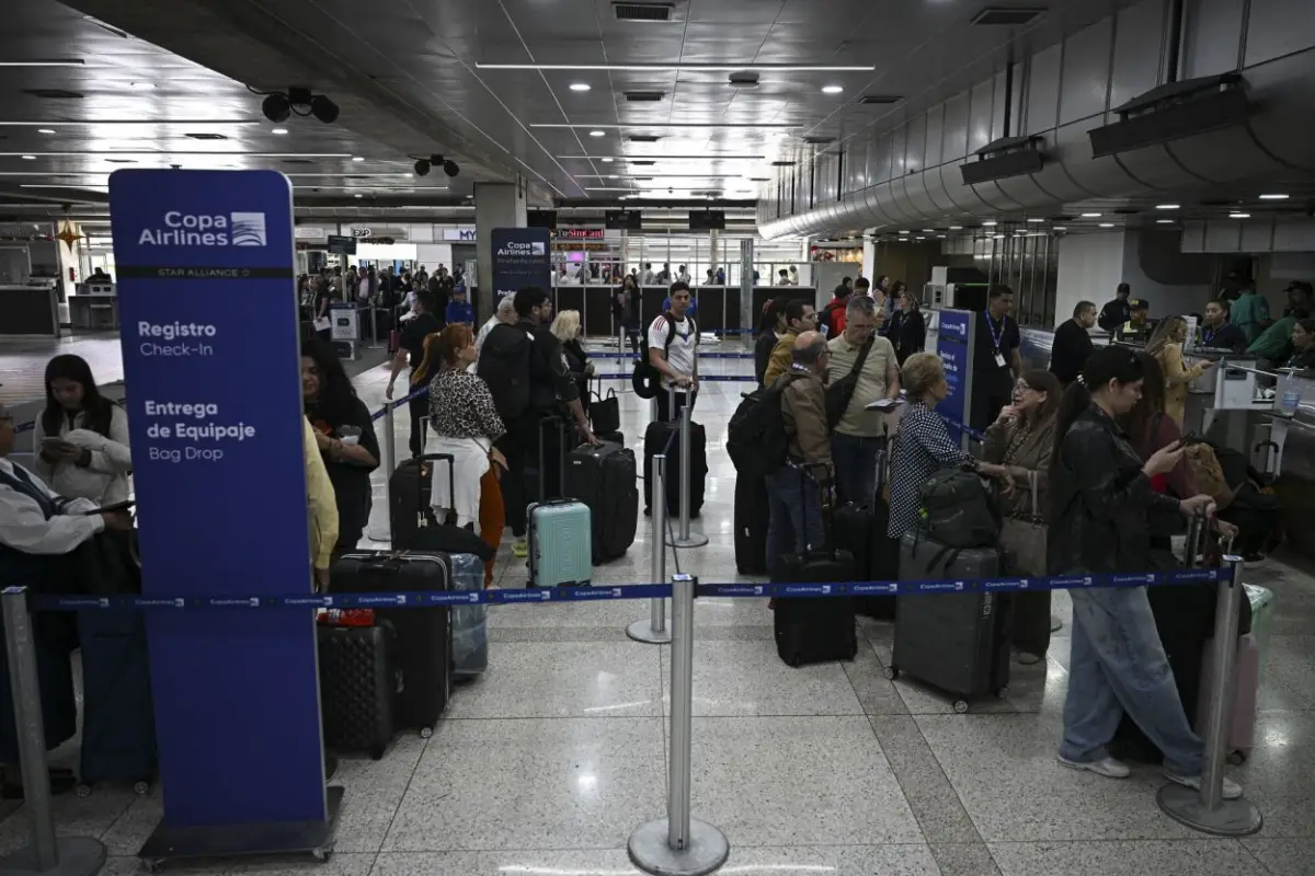 CALMA. Los aeropuertos funcionaban ayer, pese a la amenaza de Trump.
