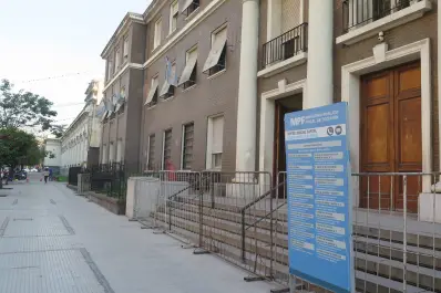 Denuncian a tres policías por irregularidades