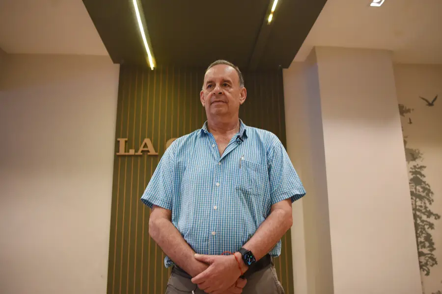 EN LA REDACCIÓN. Oscar Mirkin posa en LA GACETA, tras ser elegido como nuevo presidente de San Martín.