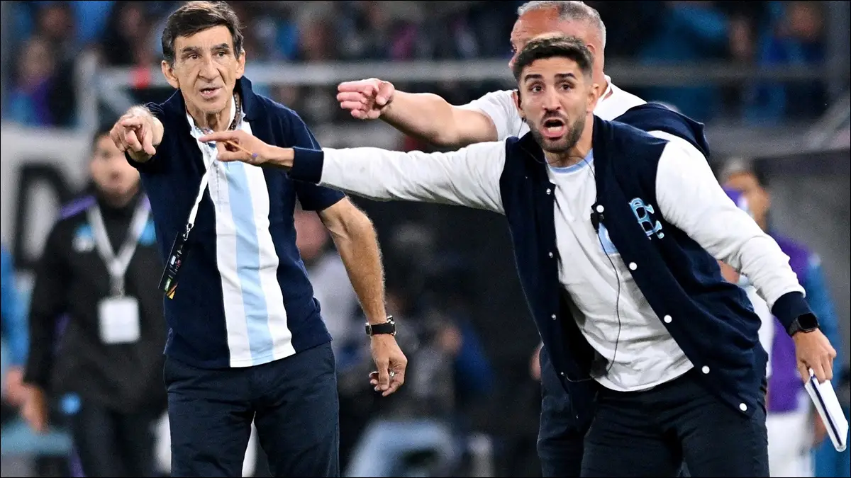 TENSIÓN EN ALZA. Gonzalo Costas fue filmado sumándose a los festejos tras la clasificación ante Tigre y la escena se volvió viral antes del duelo con Boca.