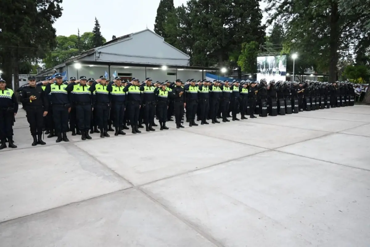 ANUNCIOS. Las autoridades anunciaron que también recurrirán a efectivos que realizan tareas administrativas.