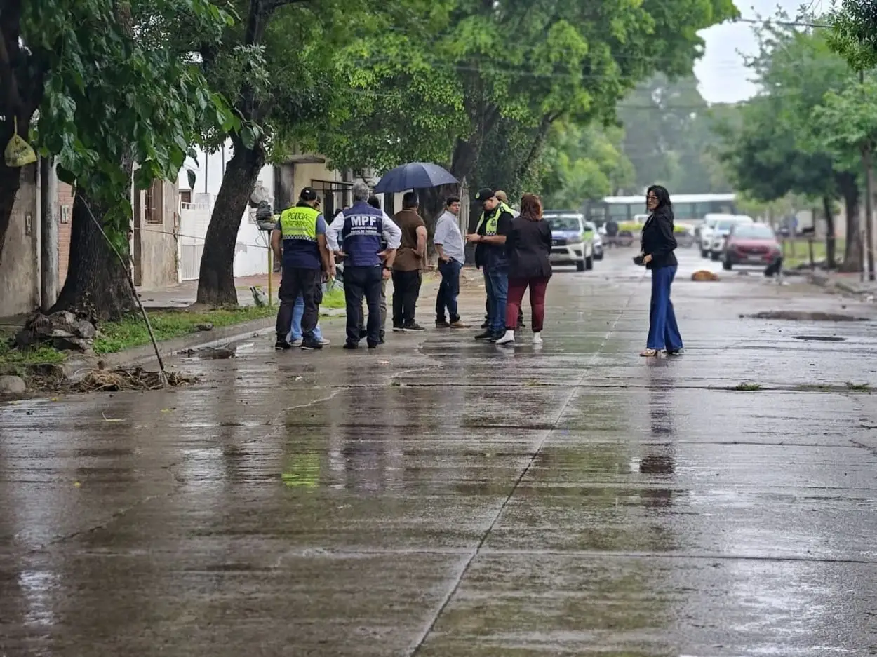 MEDIDAS. Los peritos inspeccionaron la casa de Paraguay al 100.