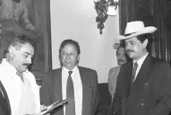 Recuerdos fotográficos: 1991. Cuando el “Malevo” le regaló su sombrero al “Chiche” Aráoz