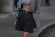 Ya no se usan más los shorts de jean cortados: la nueva tendencia elegante para el verano 2026