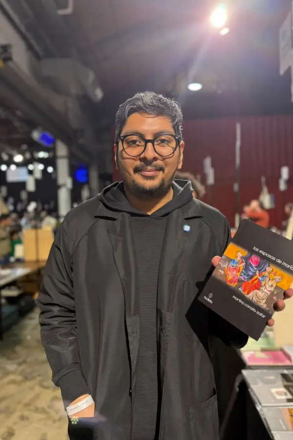 El escritor Mario Flores