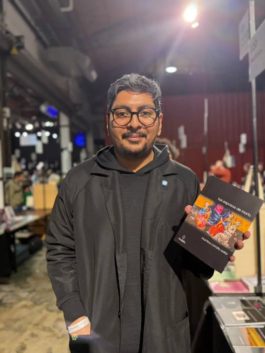 El escritor Mario Flores