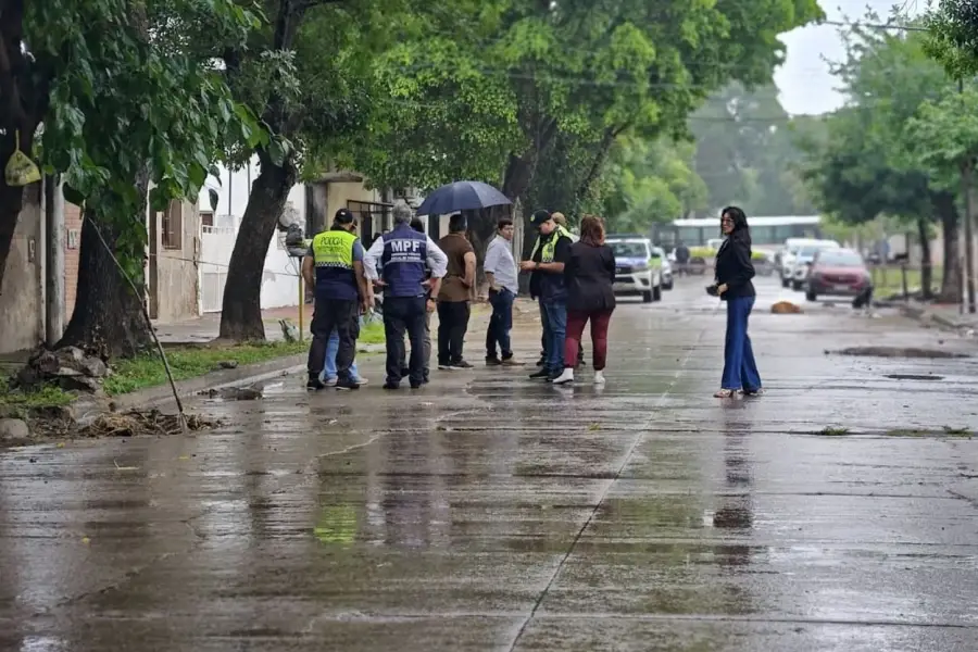 MEDIDAS. Los peritos inspeccionaron la casa de Paraguay al 100.