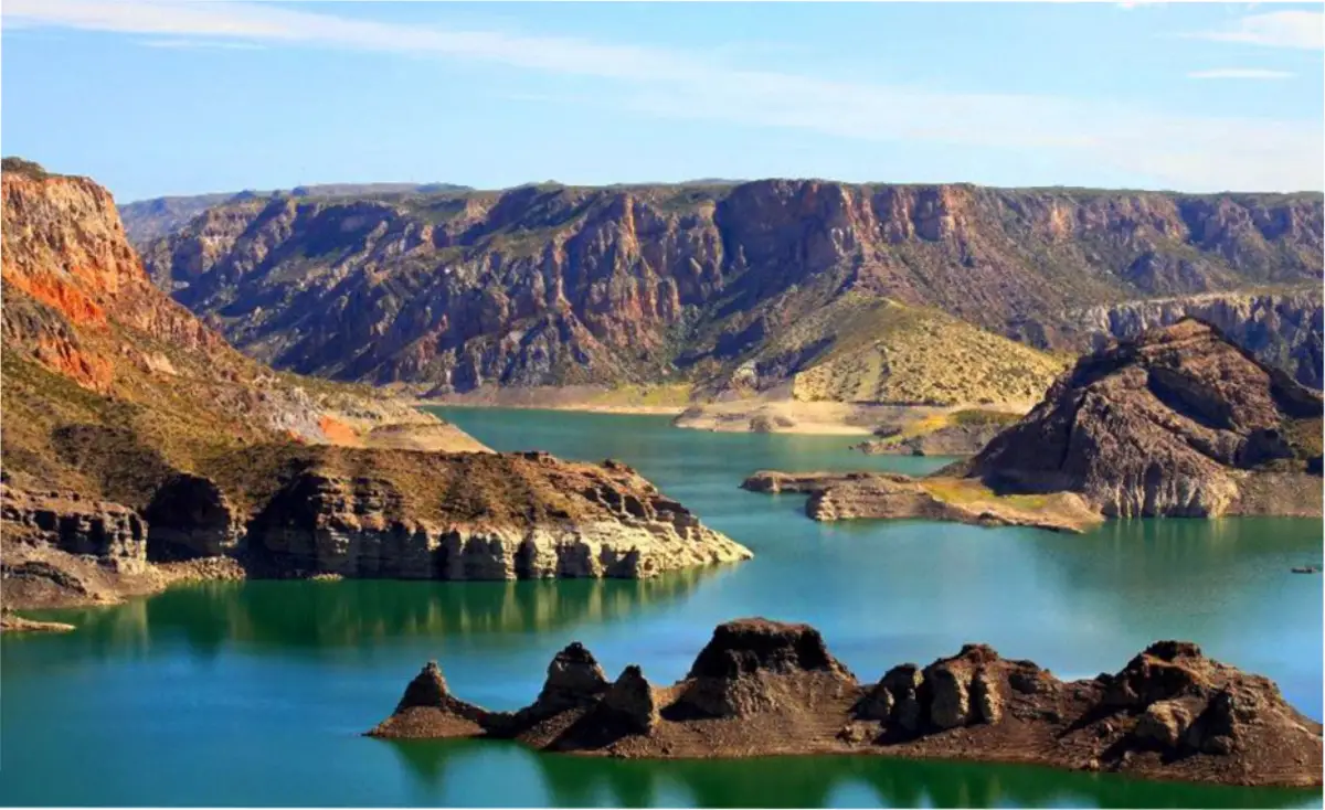 El Cañón del Atuel deslumbra a los turistas con su imponente paisaje. 