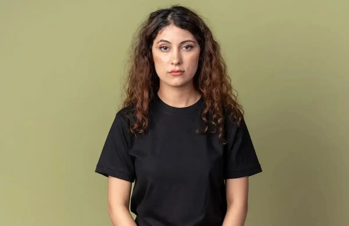 Qué dicen los expertos en comportamiento sobre las personas que visten siempre de negro