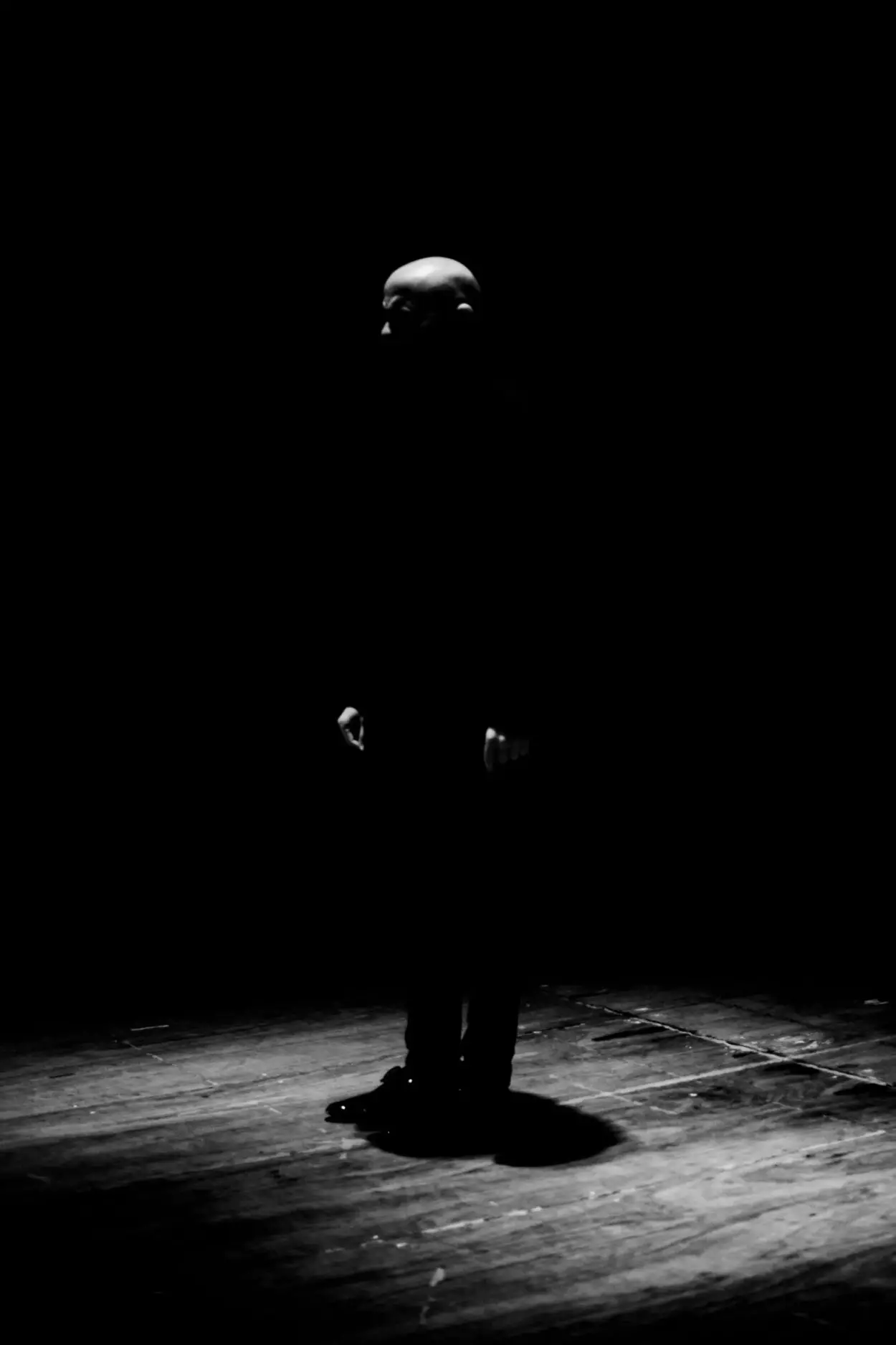 EN SOLEDAD. Oscar Helu aprovecha la potencia del blanco y negro.