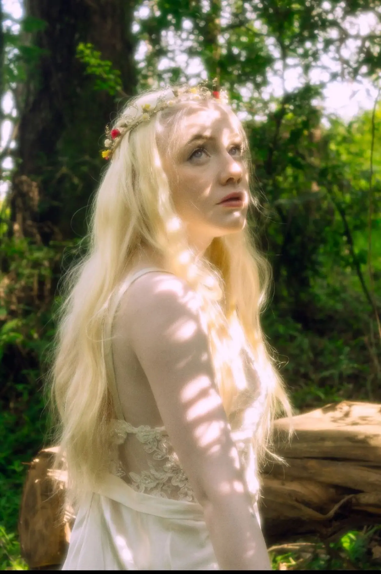 BUCÓLICO. Mujer y naturaleza se interrelacionan en la foto de Emilia Sánchez Brizuela.