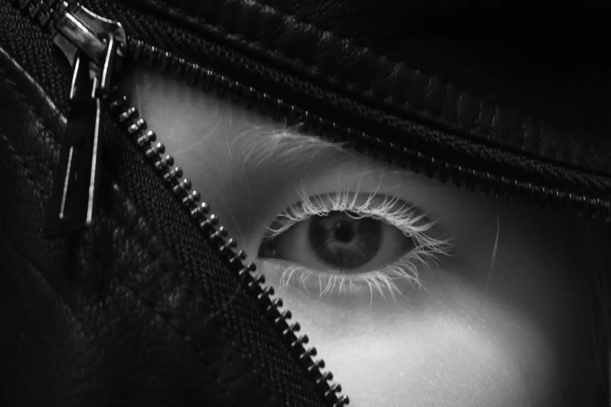 UN SIGLO DESPUÉS. Una imagen de Karina Ybarra que lleva indirectamente a la vanguardia de Man Ray.