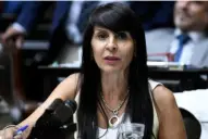 Villaverde renunció a su banca en el Senado y seguirá como diputada