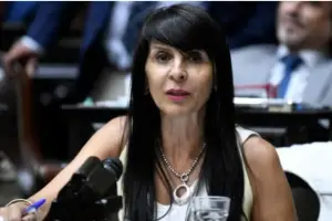 Embargan el sueldo de la diputada Villaverde por irregularidades en ventas de terrenos