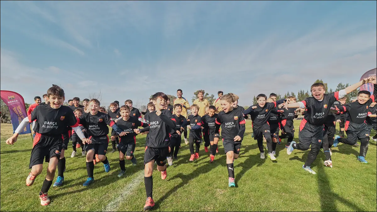 SUEÑO AZULGRANA. Tucumán recibirá por primera vez el campamento formativo del FC Barcelona.