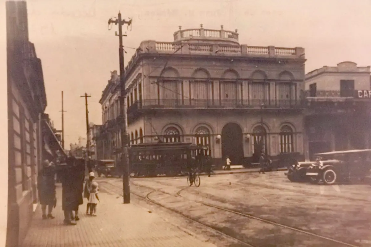 Recuerdos fotográficos: los 106 años de la memorable casa de Méndez