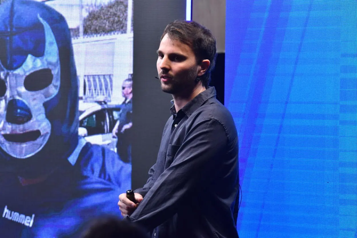 EJEMPLOS. González Llanos contó cómo desde sus primeros trabajos encontró bases sólidas en pequeñas cosas.