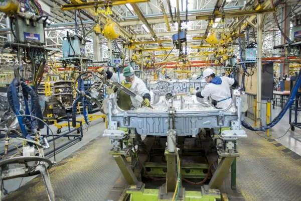 Freno en la industria: cuatro de cada 10 empresas redujo su producción