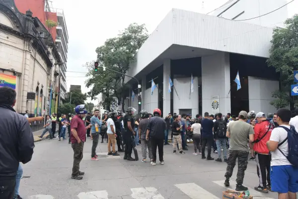 Trabajadores de Uber, DiDi y Cabify protestan contra las nuevas exigencias en la capital