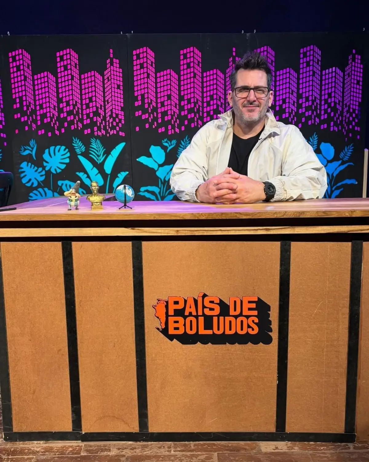 UN PAÍS COMPLEJO. Fede Simonetti define a la política argentina como “la humedad que te arruina la pared”.