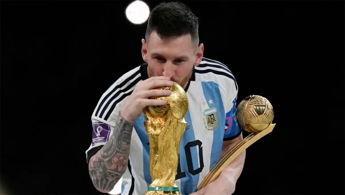 LA MÁS DESEADA. Este mediodía se conocerá a los rivales de la Selección, que de la mano de Messi sueña con volver a levantar la Copa del Mundo.