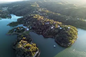 Apenas el 10% pudo regularizar su situación: ¿que ocurrirá con lo que construyeron en tierras fiscales de El Cadillal?