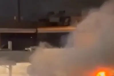 Impactante video: un avión con 180 pasajeros se incendió en un aeropuerto de Brasil y generó pánico