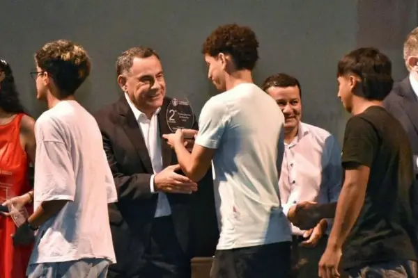 Premian a jóvenes líderes de la provincia