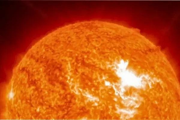 Riesgo espacial en las alturas: la rara llamarada solar que elevó la radiación atmosférica a niveles históricos