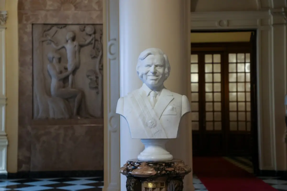 Busto del expresidente Carlos Menem. CASA ROSADA