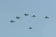 Los aviones F-16 hicieron un vuelo rasante sobre Buenos Aires antes de llegar a Córdoba