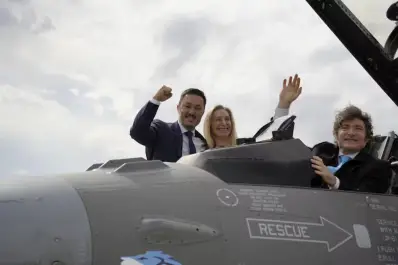 En Córdoba, Milei presentó a los aviones F-16 como los ángeles protectores del espacio aéreo argentino