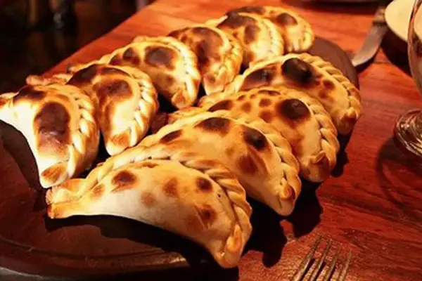 La empanada tucumana quedó en el ranking de los 100 mejores platos del mundo