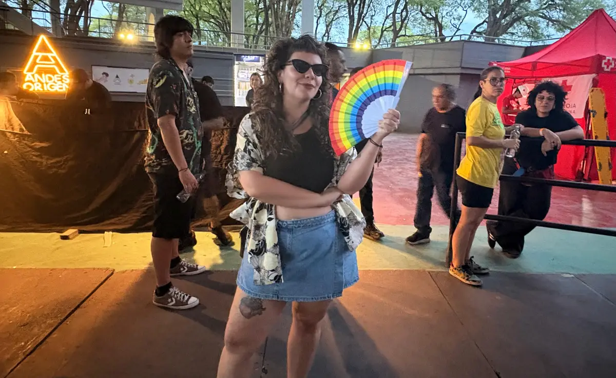 UNA DE LAS ARTISTAS PRESENTES. Marcela Vidal, Gorda Resucitada, estuvo entre el público y fiel a la comunidad musical tucumana. LA GACETA