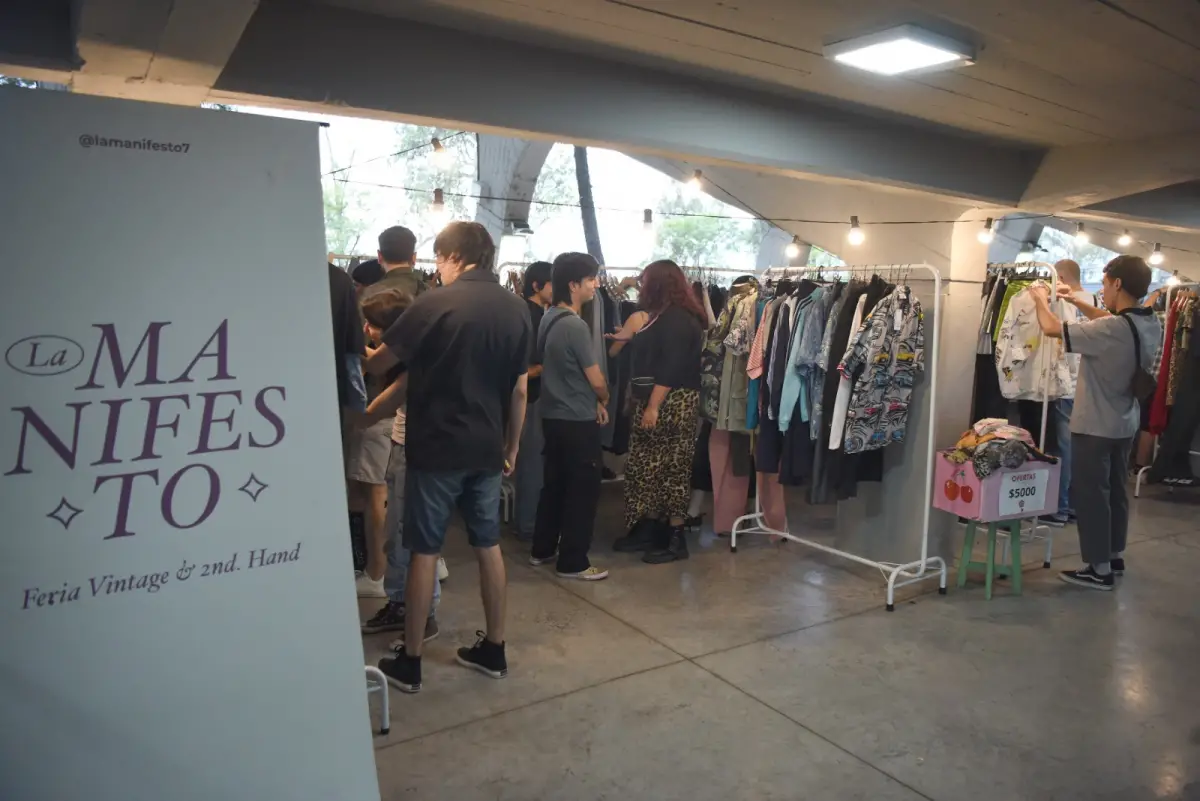 EN LA ÓRBITA DE LA MODA. La feria vintage La Manifiesto sumó color y creatividad al festival, con prendas únicas y diseñadores tucumanos. LA GACETA