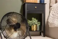 El truco de la toalla húmeda para que tu ventilador enfríe el doble y gaste menos