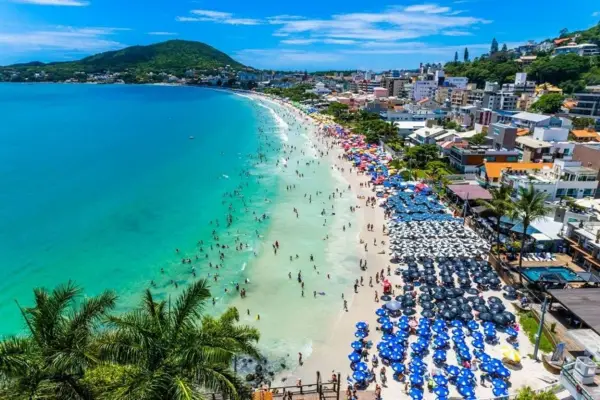 Vacaciones 2026: cuánto saldrá pasar el verano en las playas de Brasil