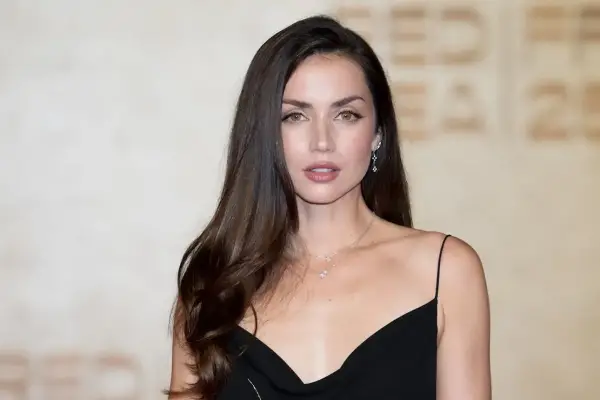Ana de Armas habló de su amistad con Keanu Reeves tras su separación con Tom Cruise
