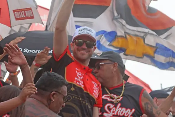 Agustín Canapino ganó en La Plata y se consagró como quíntuple campeón de TC