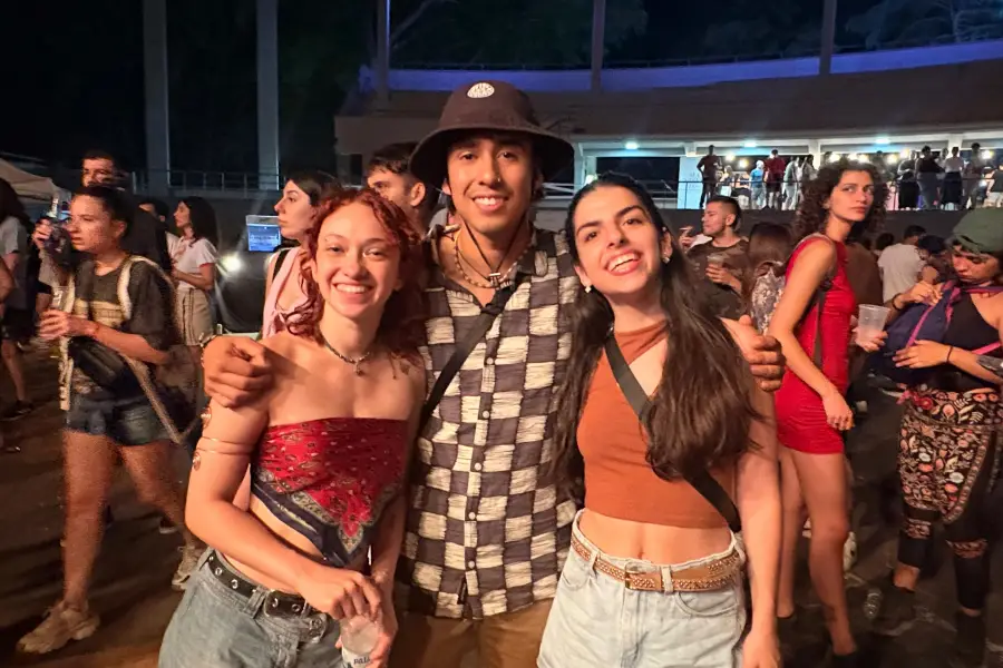 ENTRE EL PÚBLICO. Para muchos jóvenes, el Urban Indie funciona como zona de confort, espacio de encuentro y celebración estética. LA GACETA