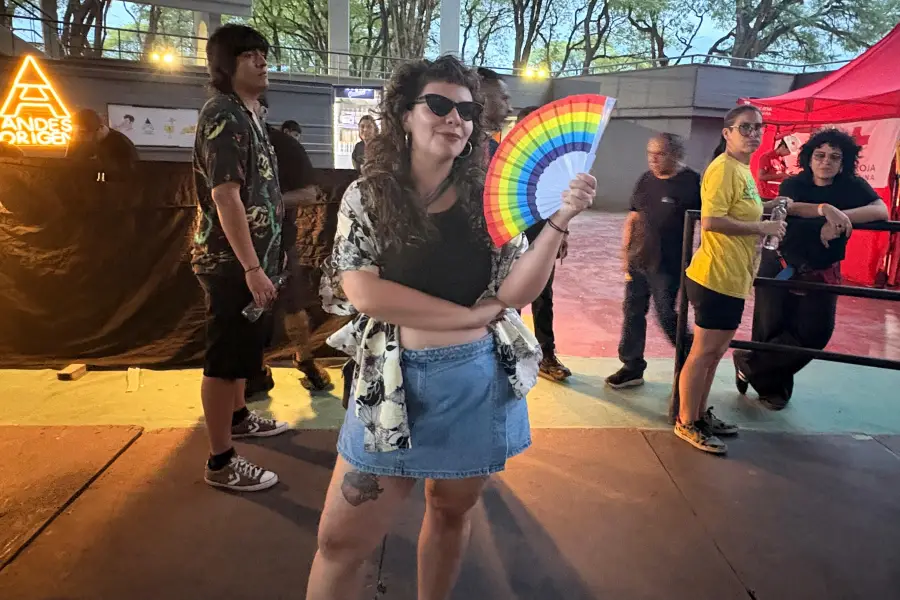 UNA DE LAS ARTISTAS PRESENTES. Marcela Vidal, Gorda Resucitada, estuvo entre el público y fiel a la comunidad musical tucumana. LA GACETA