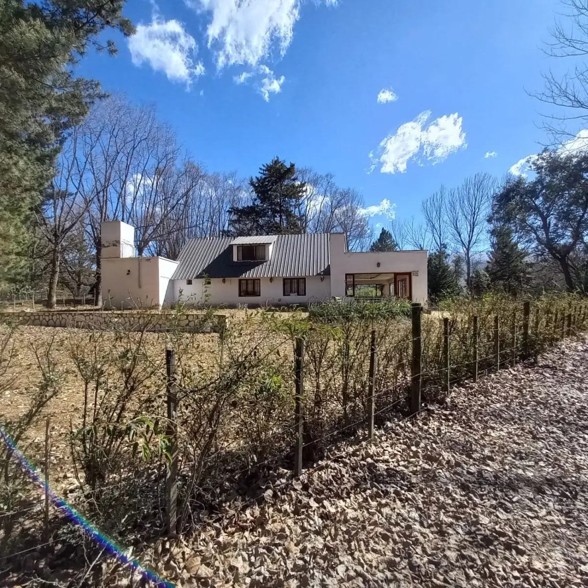 EMPRENDIMIENTO. El Camping Hatem, un clásico en El Mollar, está ubicado a metros del lago.