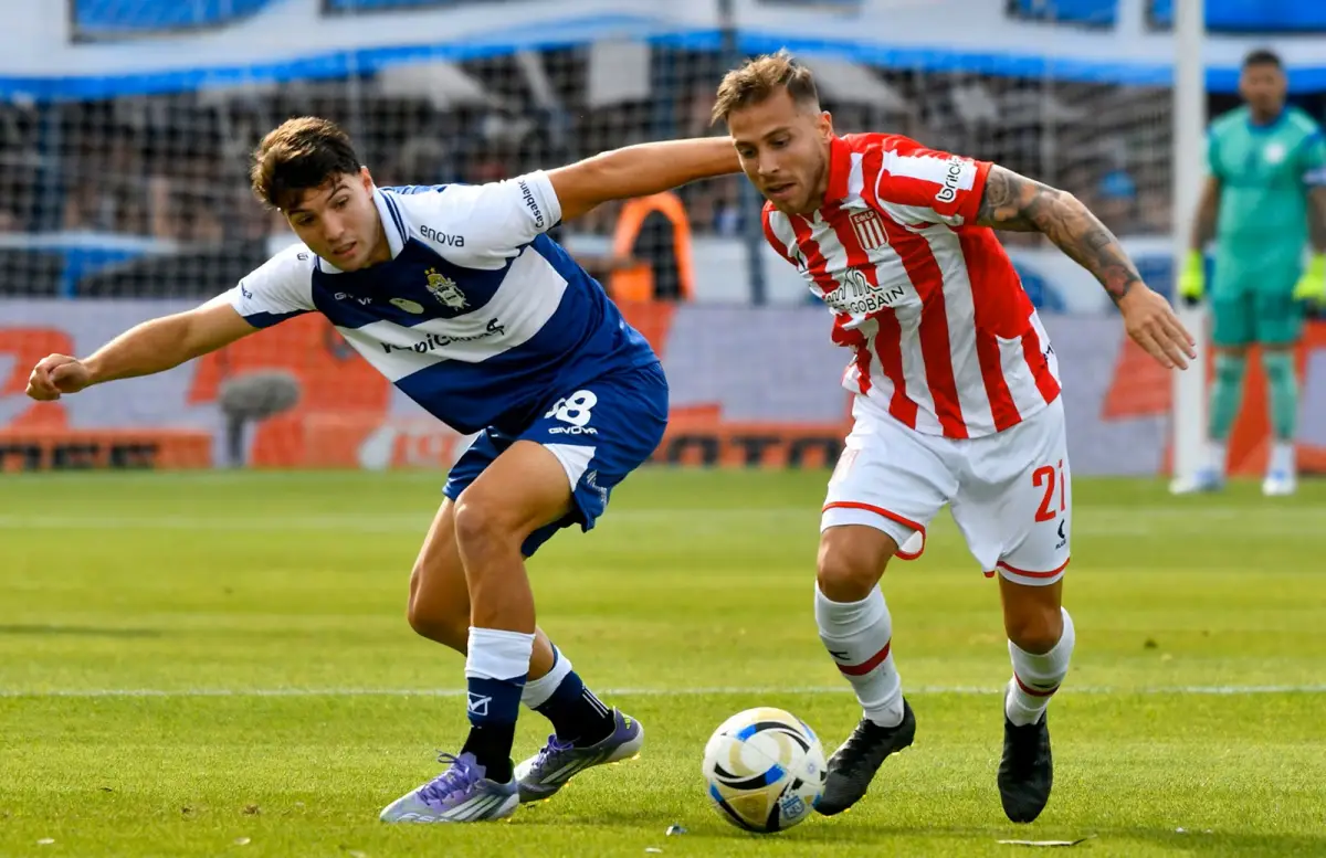 HIZO VALER LA HISTORIA. Estudiantes volvió a ganar otro partido chivo, ganó el clásico en El Bosque y jugará la final del Torneo Clausura frente a Racing.
