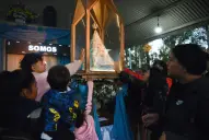De rodillas, tras la lluvia y sobre el piso mojado: la conmovedora promesa de Álvaro en la fiesta de la Inmaculada Concepción