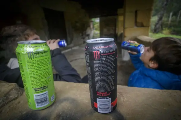 Energizantes y vapeo superan al alcohol y al tabaco entre los adolescentes